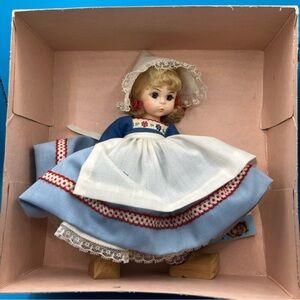 Madame Alexander International Series Doll #591 NETHERLANDS 8" Orig box/tags
